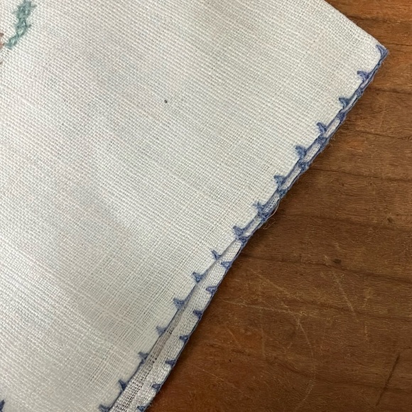 Vintage White Handkerchief Set with Lace and Embroidery - Picture 3 of 12